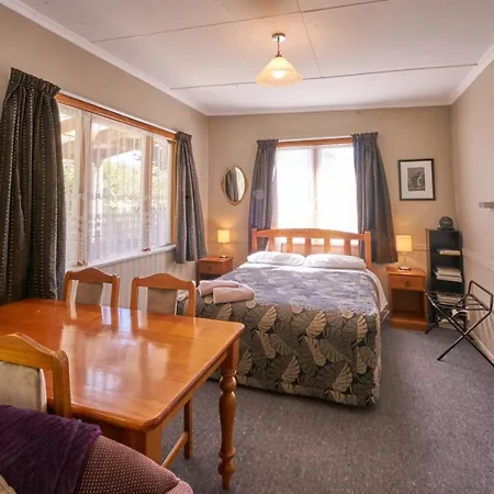 Accommodation Fiordland The Bach - One Bedroom Cottage At 226B Milford Road Te Anau Exterior photo