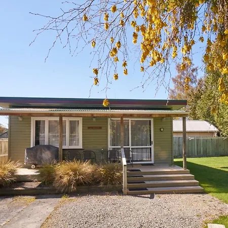 Accommodation Fiordland The Bach - One Bedroom Cottage At 226B Milford Road Te Anau Exterior photo