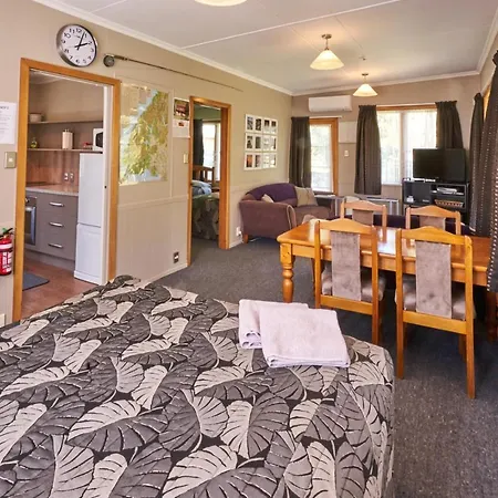 Accommodation Fiordland The Bach - One Bedroom Cottage At 226B Milford Road Te Anau Exterior photo