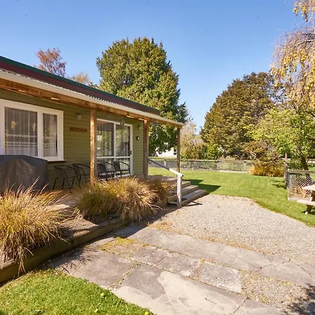 Accommodation Fiordland The Bach - One Bedroom Cottage At 226B Milford Road Te Anau Exterior photo